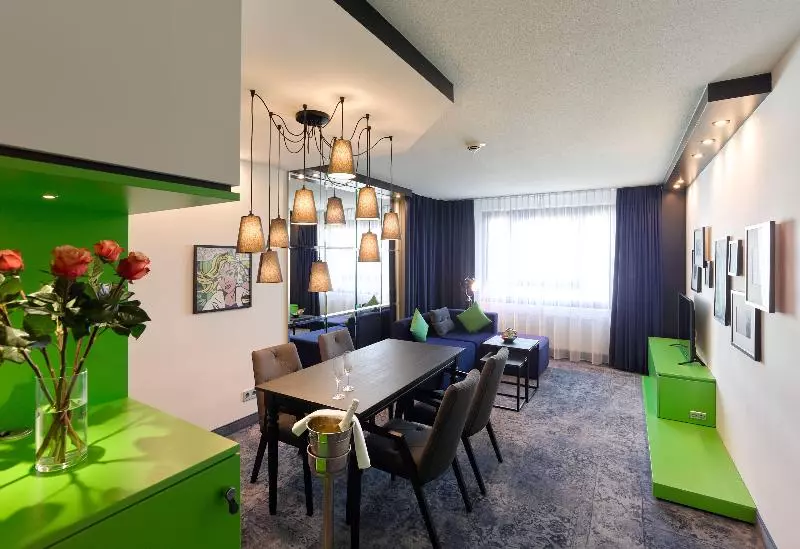 سوییت, Holiday Inn Stuttgart, An Ihg