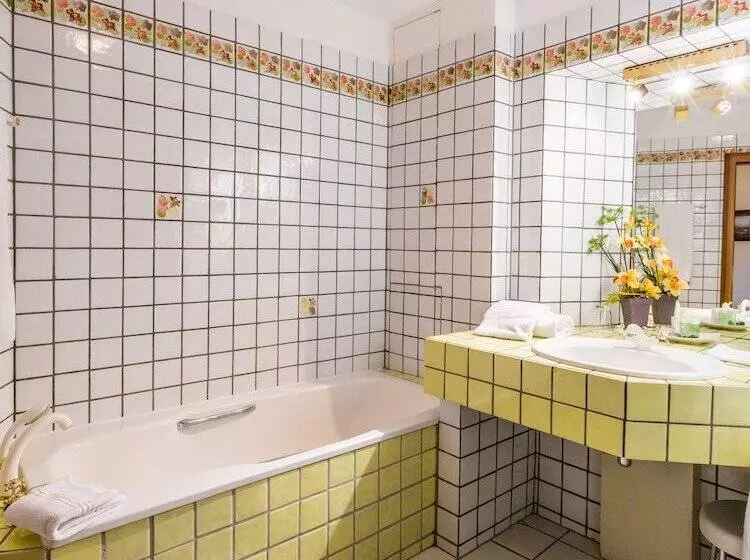 デラックスルーム, Hostellerie De La Pommeraie By Popinns