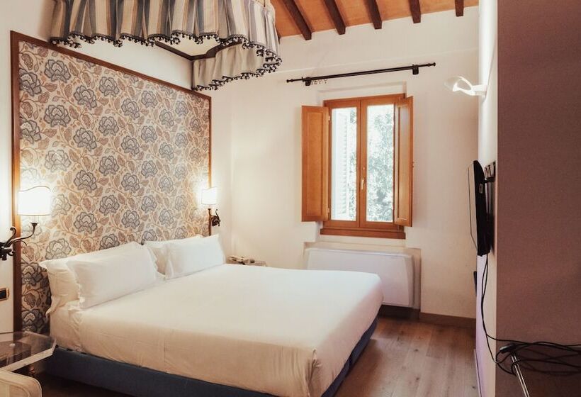 اتاق سوپریور, Ii Guelfo Bianco