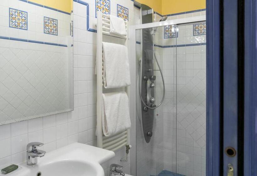 اتاق استاندارد, Ii Guelfo Bianco