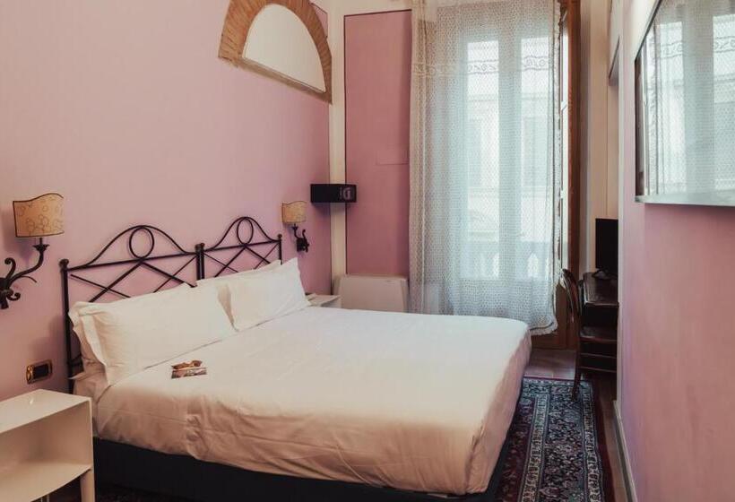 اتاق استاندارد, Ii Guelfo Bianco