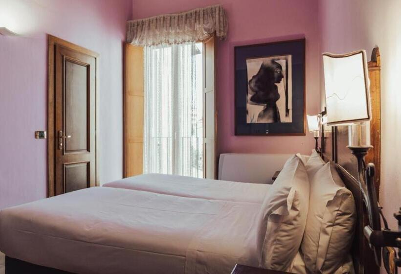 اتاق استاندارد, Ii Guelfo Bianco