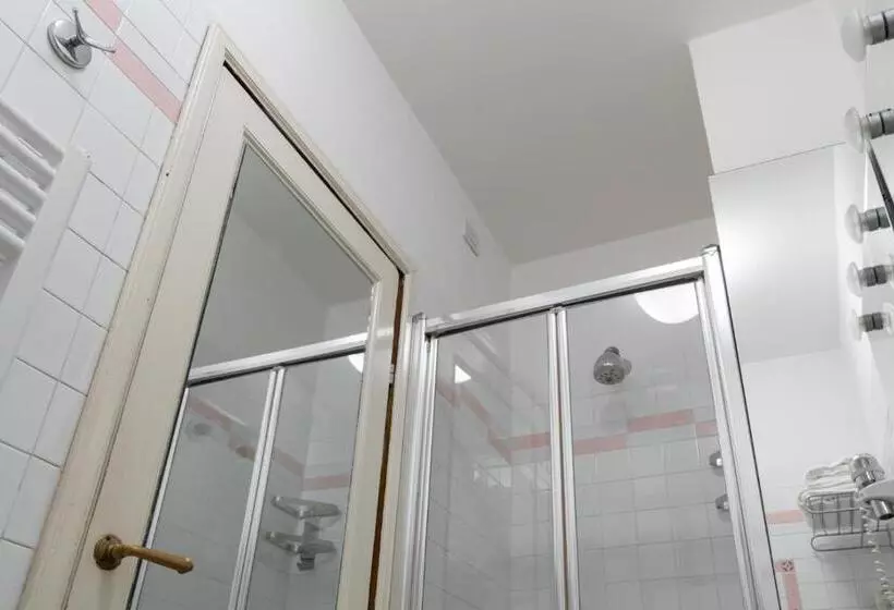 اتاق استاندارد یک نفره, Ii Guelfo Bianco