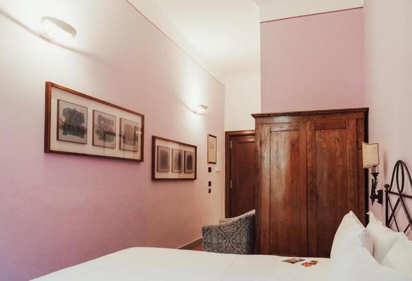 اتاق استاندارد یک نفره, Ii Guelfo Bianco