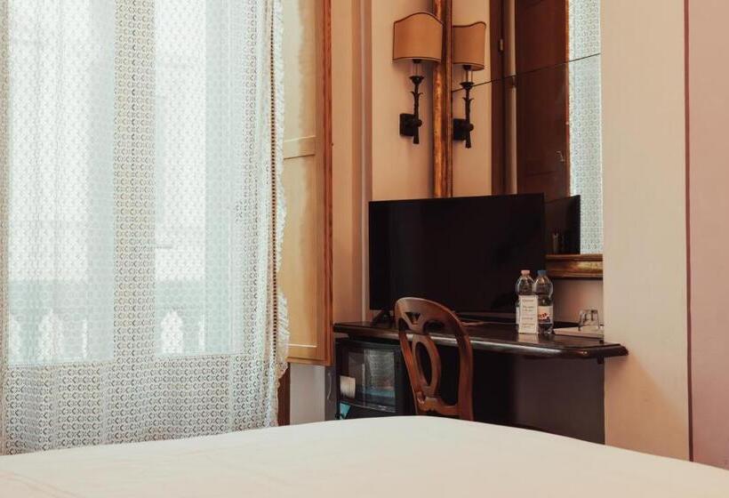 اتاق استاندارد یک نفره, Ii Guelfo Bianco