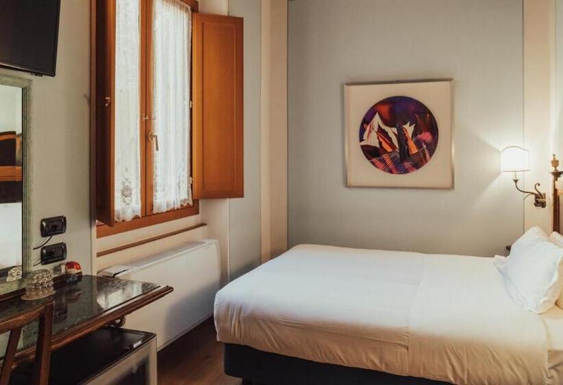 اتاق استاندارد یک نفره, Ii Guelfo Bianco