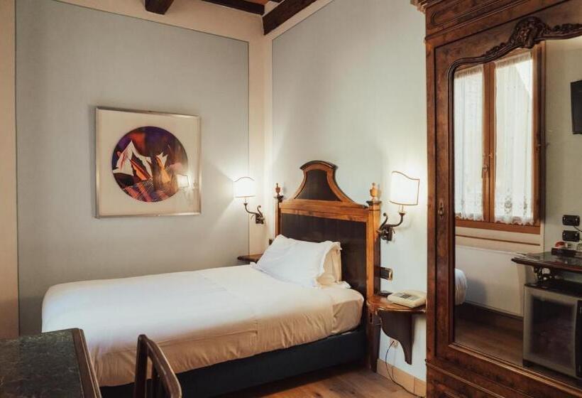 اتاق استاندارد یک نفره, Ii Guelfo Bianco