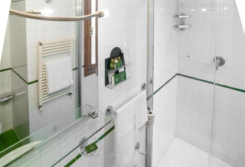 اتاق سوپریور, Ii Guelfo Bianco