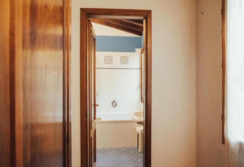 اتاق سوپریور, Ii Guelfo Bianco