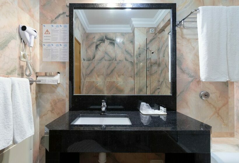 غرفة قياسية إطلالة جانبية علي البحر, Maritur  Adults Only