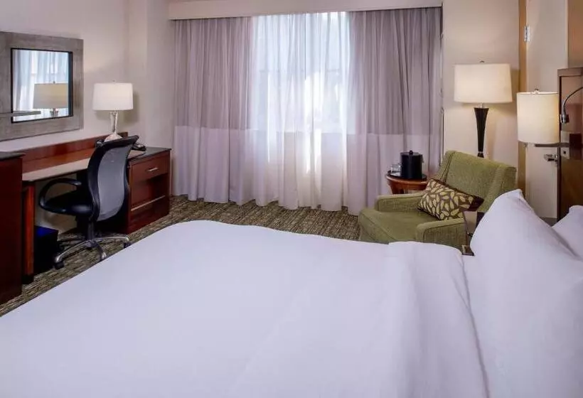 اتاق کلاب, Marriott St. Louis West