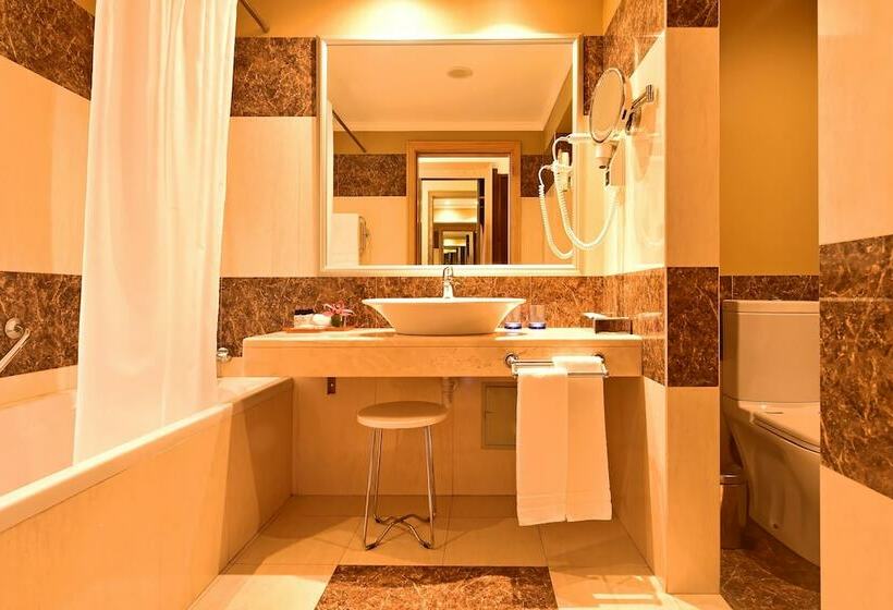 Номер Классический Вид на Город, Pestana Carlton Madeira Ocean Resort