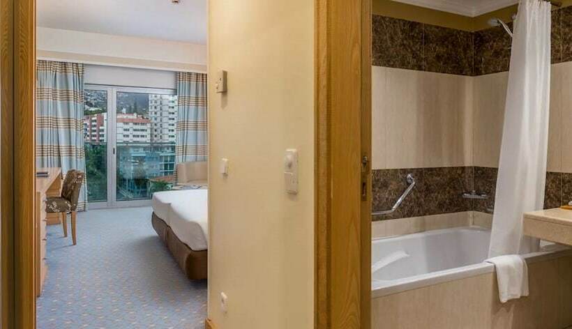 Номер Классический Вид на Город, Pestana Carlton Madeira Ocean Resort