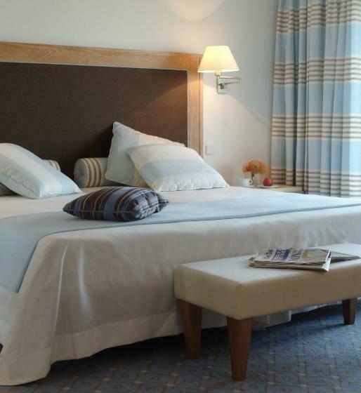 Номер Классический Вид на Бассейн, Pestana Carlton Madeira Ocean Resort