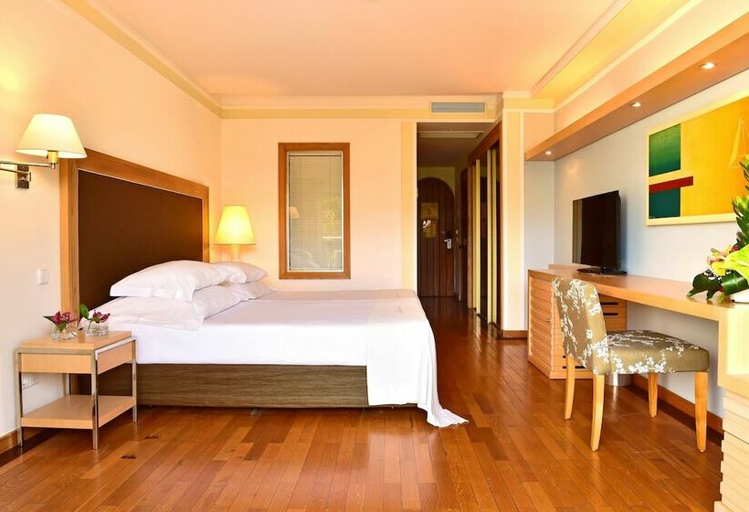 Номер Superior Вид на Море, Pestana Carlton Madeira Ocean Resort