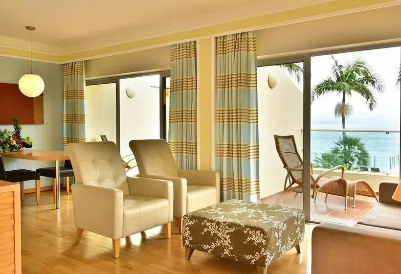 スーペリアージュニアスイート, Pestana Carlton Madeira Ocean Resort