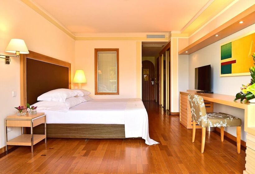 Номер Классический Вид на Город, Pestana Carlton Madeira Ocean Resort