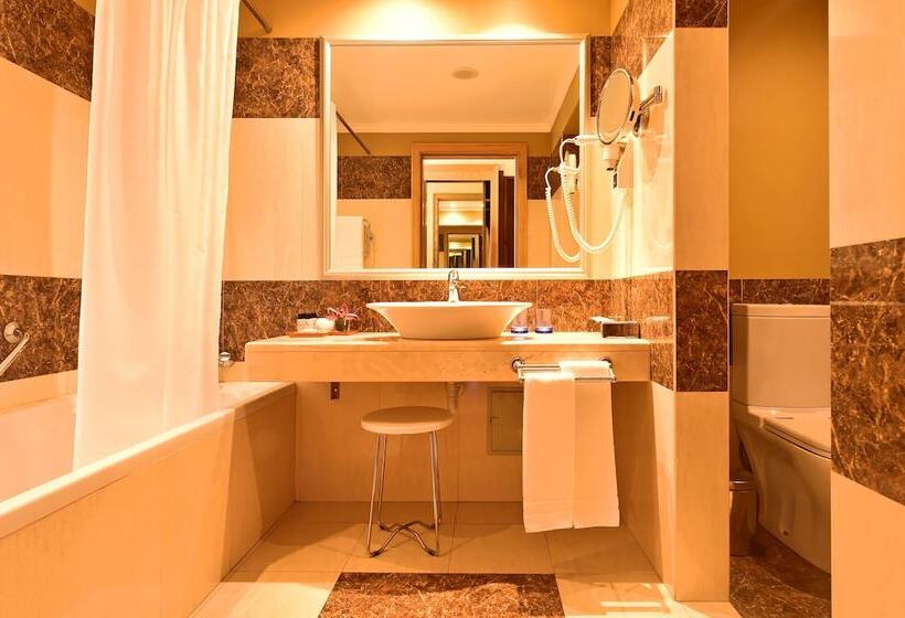 Номер Классический Вид на Город, Pestana Carlton Madeira Ocean Resort