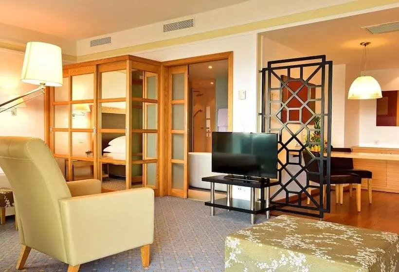 ジュニアスイート, Pestana Carlton Madeira Ocean Resort