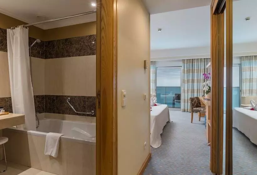 オーシャンビュースーペリアールーム, Pestana Carlton Madeira Ocean Resort
