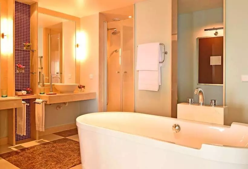 スーペリアージュニアスイート, Pestana Carlton Madeira Ocean Resort