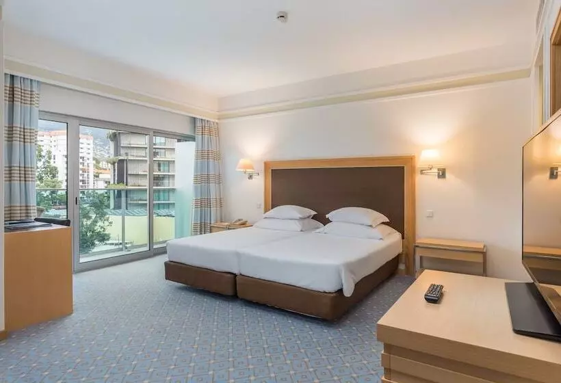 スーペリアージュニアスイート, Pestana Carlton Madeira Ocean Resort