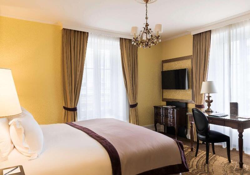 Номер Классический Вид на Бассейн, Pestana Carlton Madeira Ocean Resort