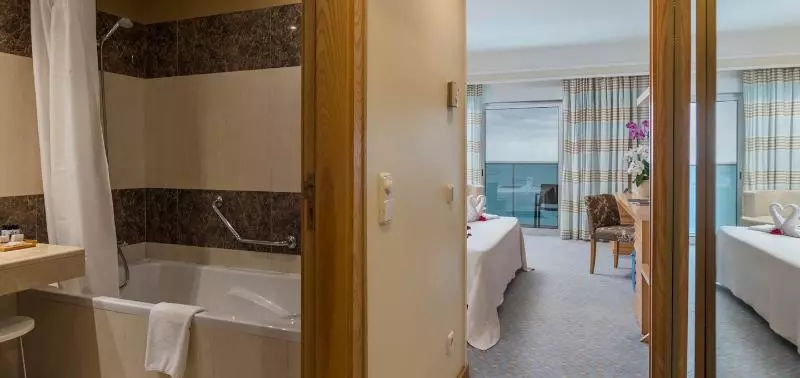 オーシャンビュースーペリアールーム, Pestana Carlton Madeira Ocean Resort