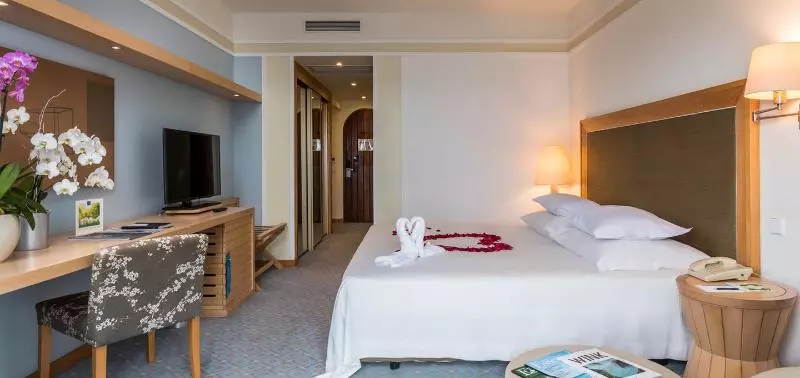 スーペリアージュニアスイート, Pestana Carlton Madeira Ocean Resort