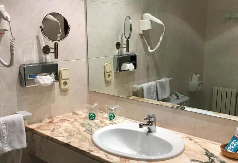 اتاق استاندارد یک نفره, Roc Del Castell