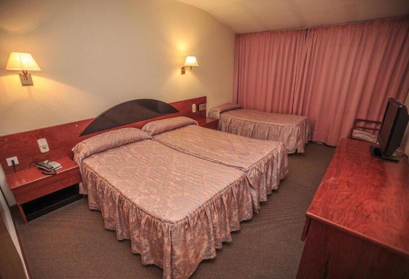 اتاق استاندارد سه نفره, Roc Del Castell