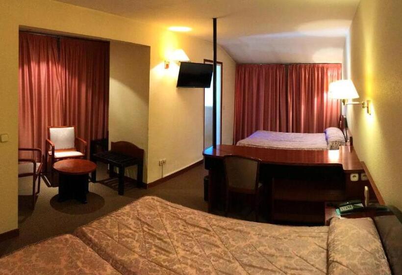 اتاق استاندارد چهار تخته, Roc Del Castell