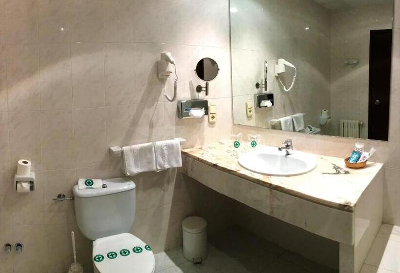 اتاق اکونومی, Roc Del Castell