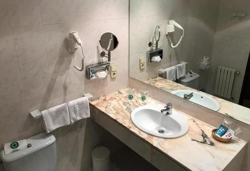 اتاق اکونومی یک تخته, Roc Del Castell