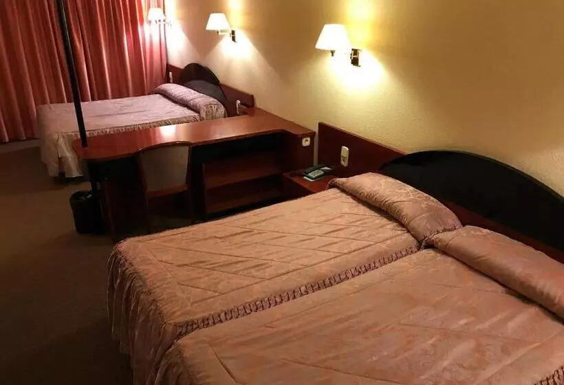 Economy Quadruple Room, Roc Del Castell