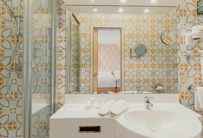 غرفة قياسية ثلاثية, Scherer