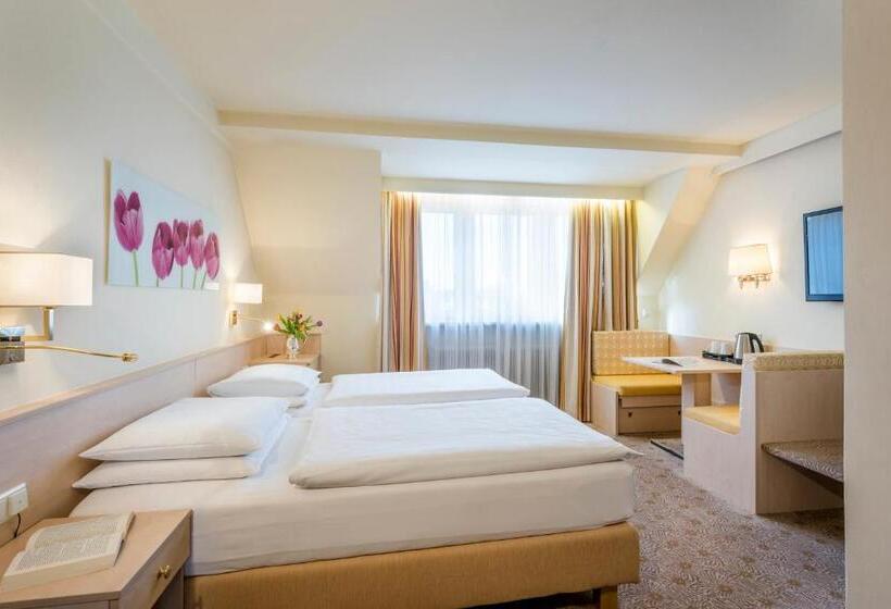 غرفة سوبيريور, Scherer