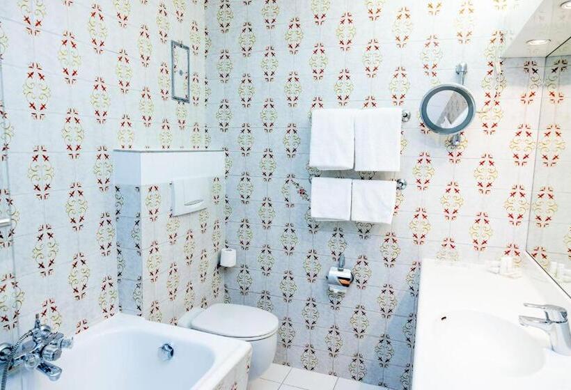 غرفة سوبيريور, Scherer