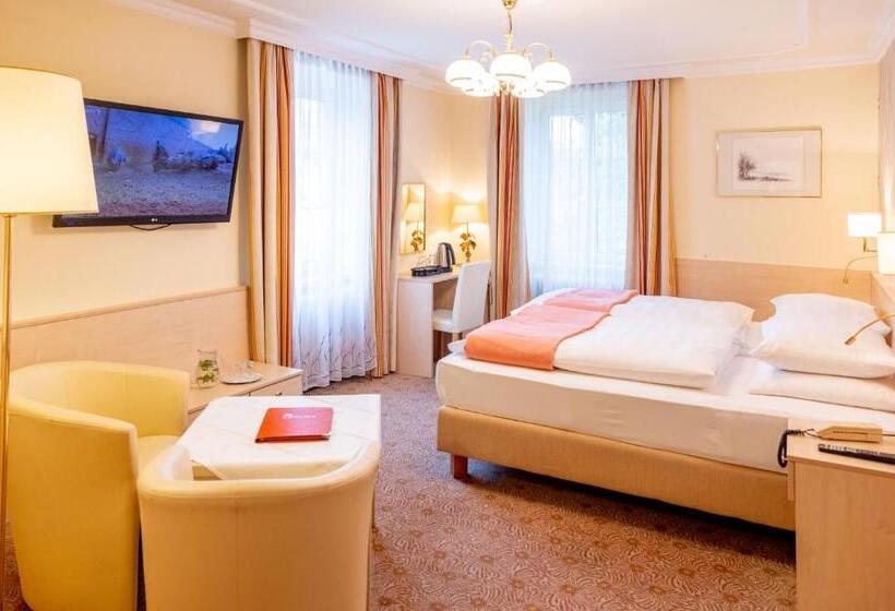 غرفة سوبيريور, Scherer