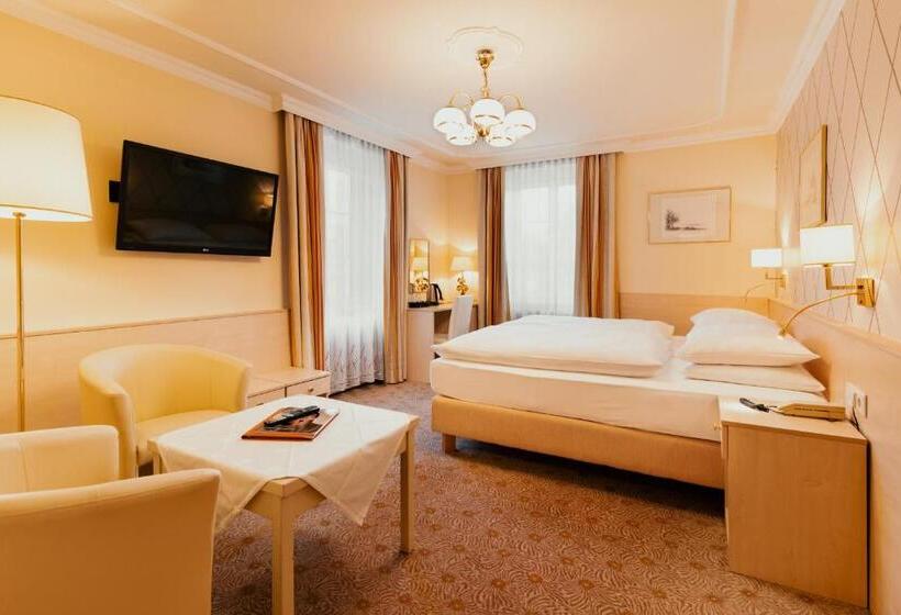 غرفة سوبيريور, Scherer