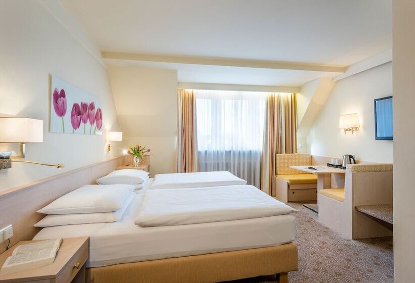 غرفة سوبيريور, Scherer