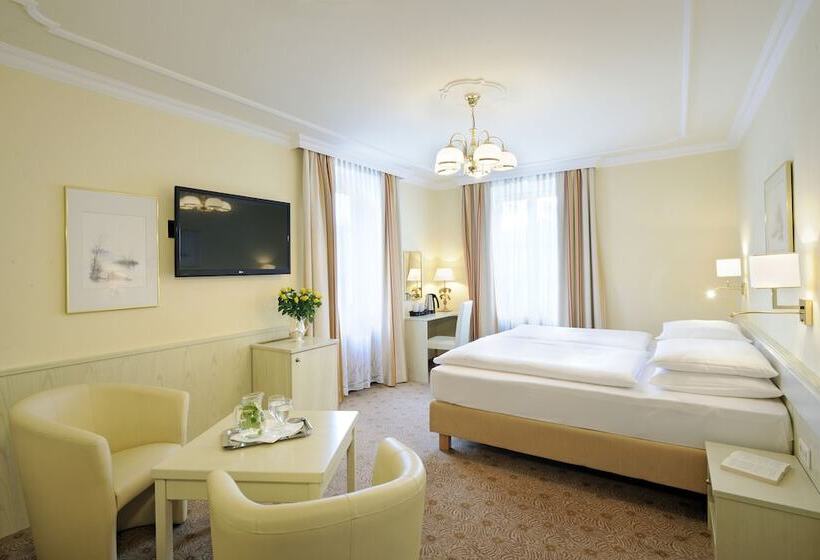 غرفة سوبيريور, Scherer