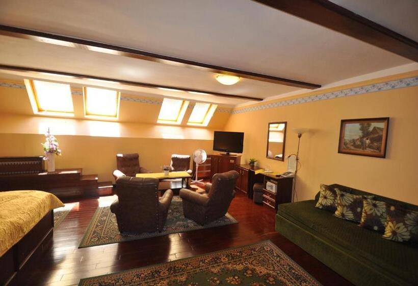 4인용 스탠다드 룸, Garni  Hotel Barbakan