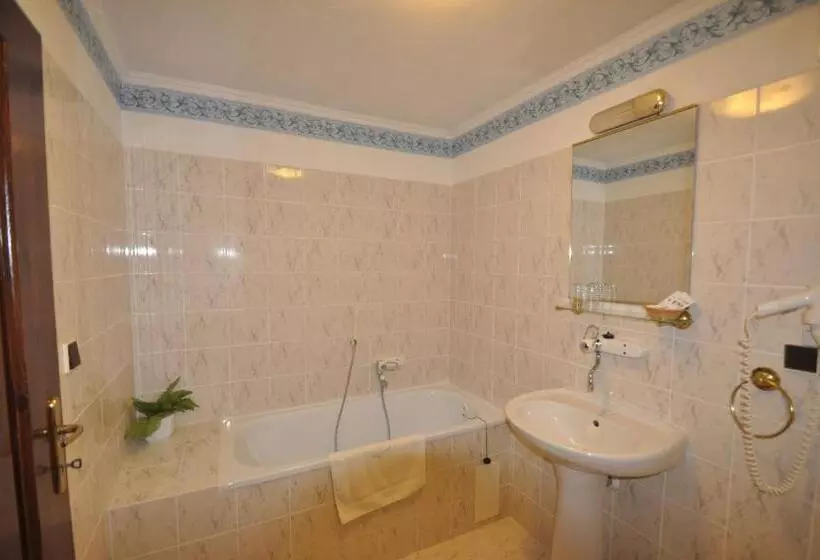 スタンダード4人部屋, Garni Hotel Barbakan