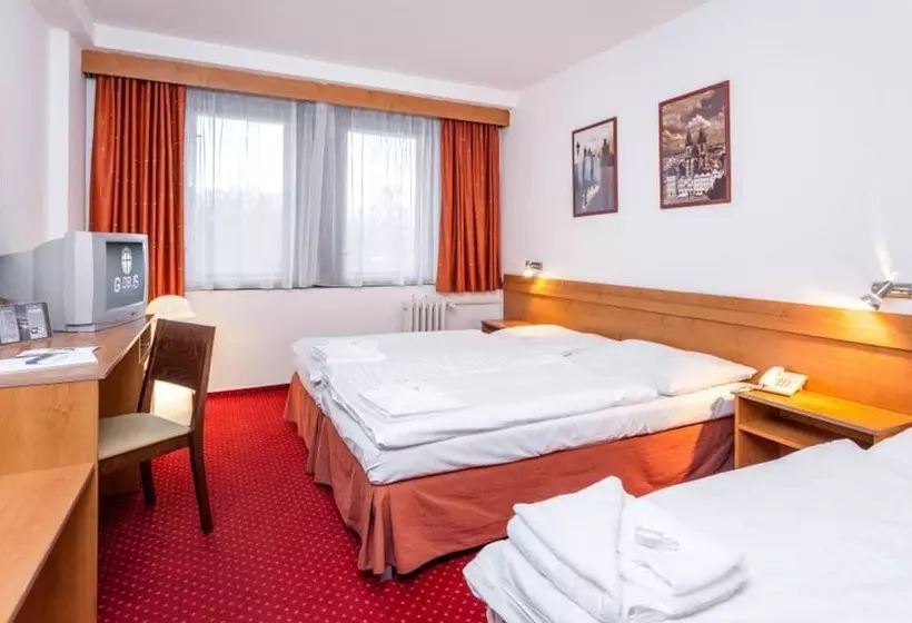 Standard Kolmen Hengen Huone, Globus