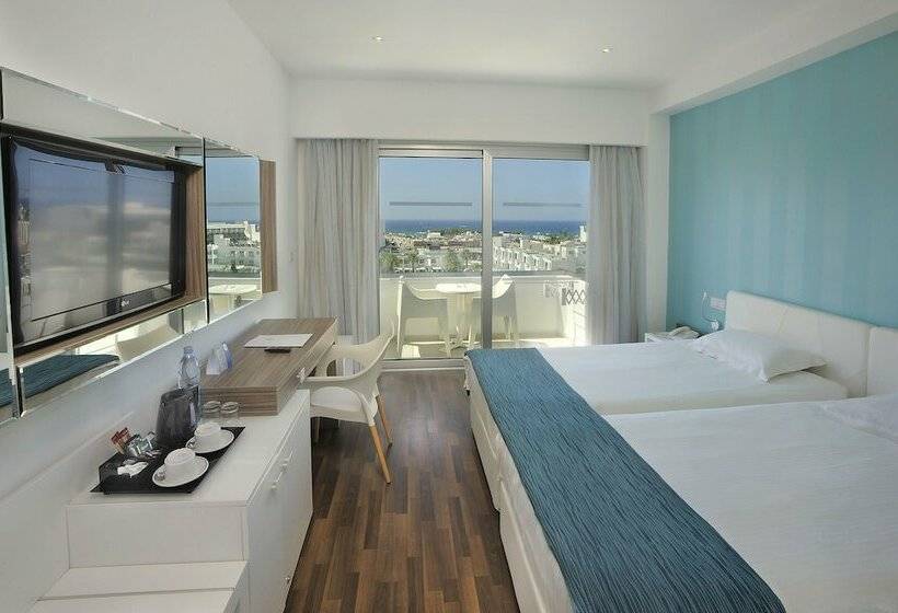 غرفة سوبيريور مطلّة علي البحر, Nestor