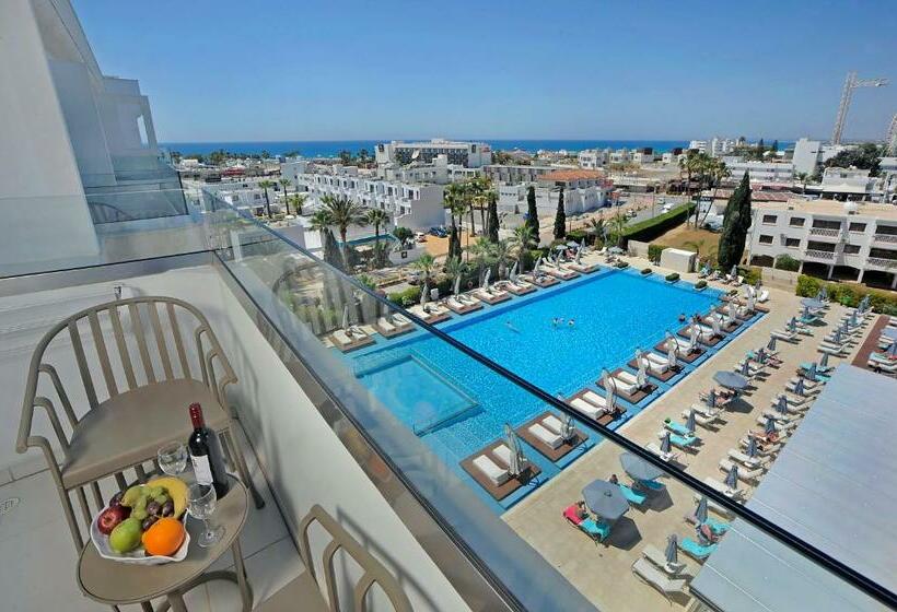 غرفة ديلوكس, Nestor