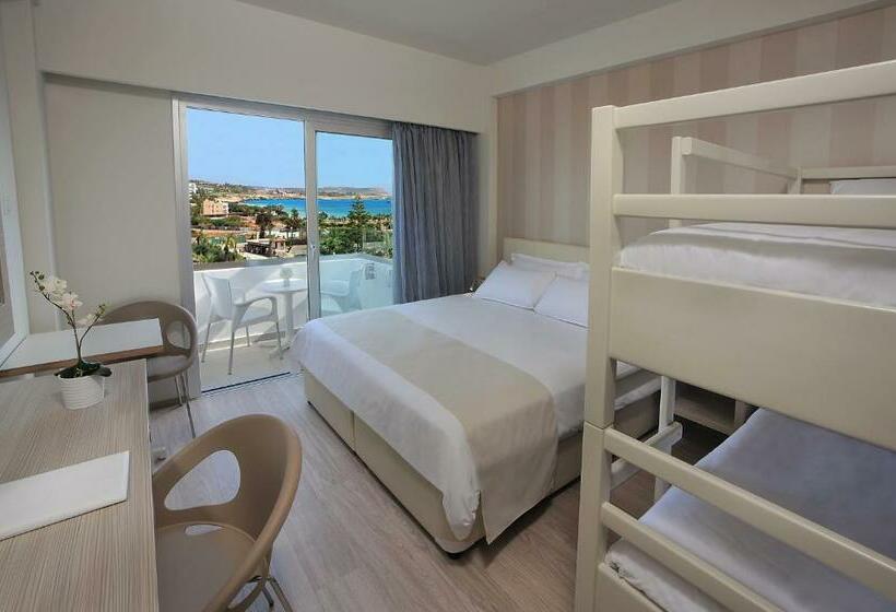 غرفة سوبيريور عائلية, Nestor