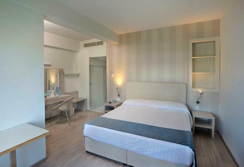 غرفة سوبيريور عائلية, Nestor