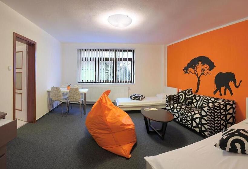 דירת חדר, Pension Pod Věží